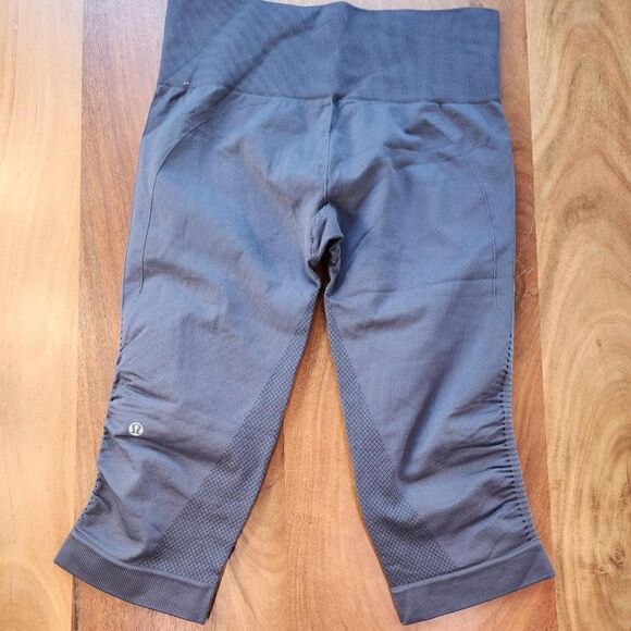Lululemon In The Flow Crop II *Pattern - Picture 2 of 10